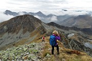 80 Scendiamo con vista sui Laghi di Porcile